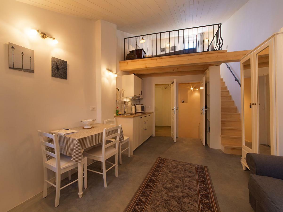 Apartments Casa Vecchia ロヴィニ エクステリア 写真